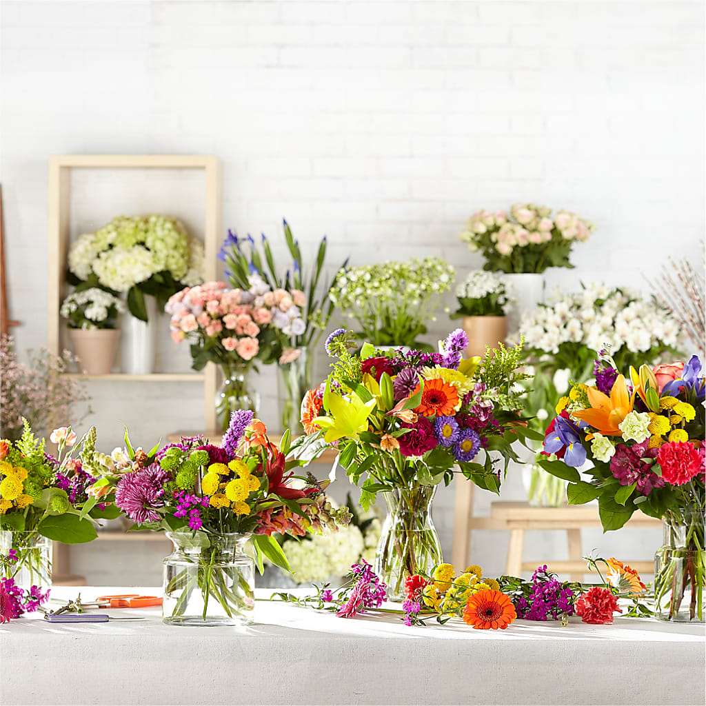 Bold & Bright – A Florist Original – ROY'S FLORIST, Winnipeg MB