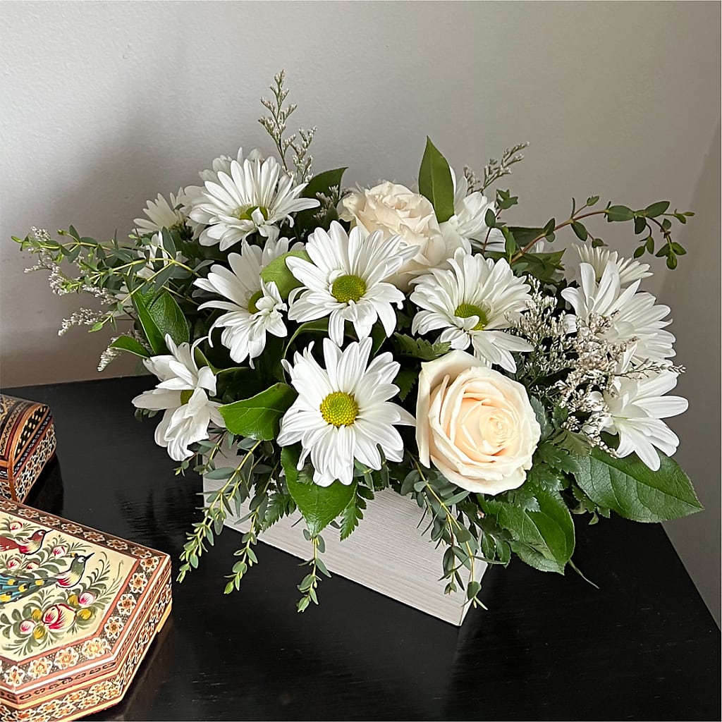 Fresh Linen Box Bouquet – ROY'S FLORIST, Winnipeg MB