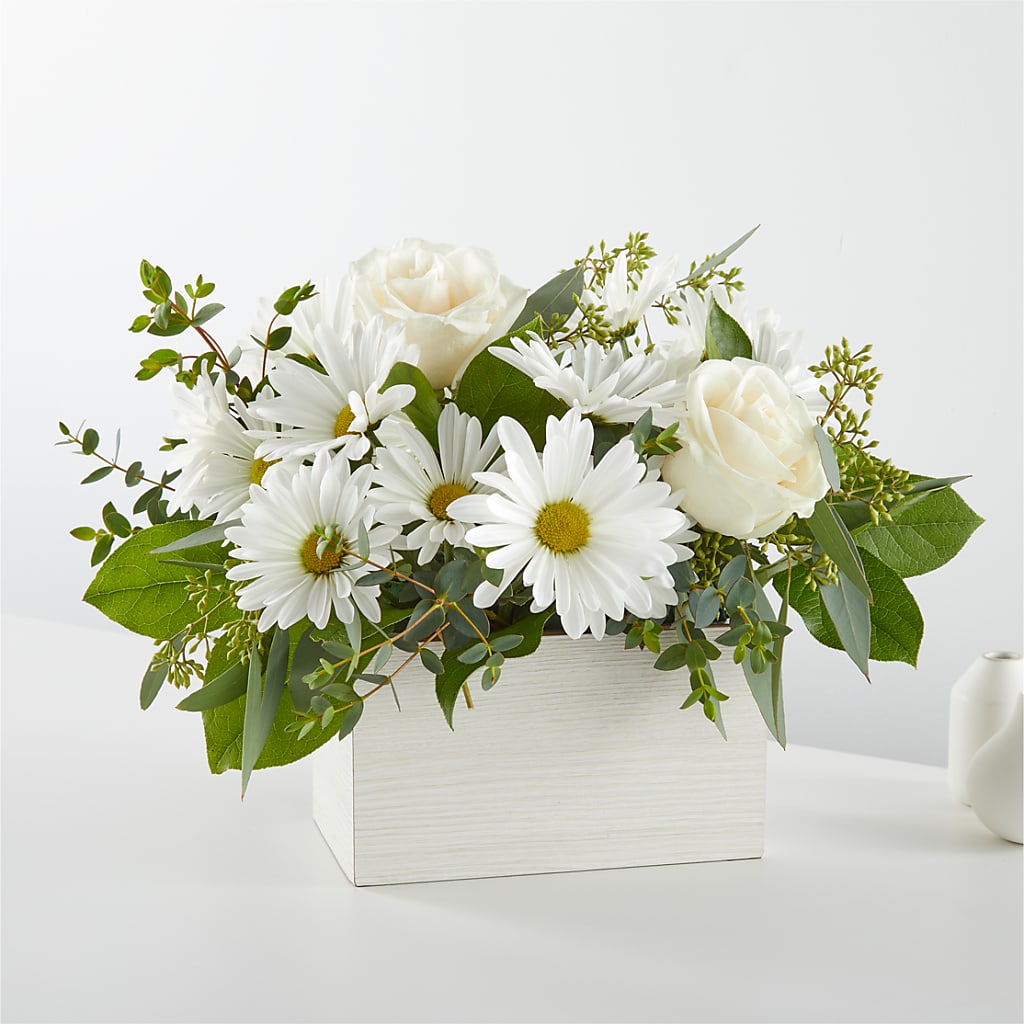 Fresh Linen Box Bouquet – ROY'S FLORIST, Winnipeg MB