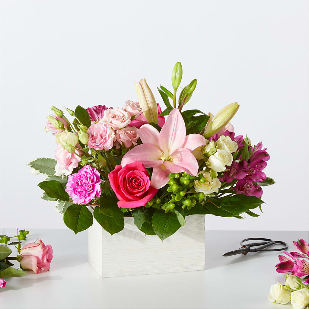 Sweetberry Box – A Florist Original – ROY'S FLORIST, Winnipeg MB