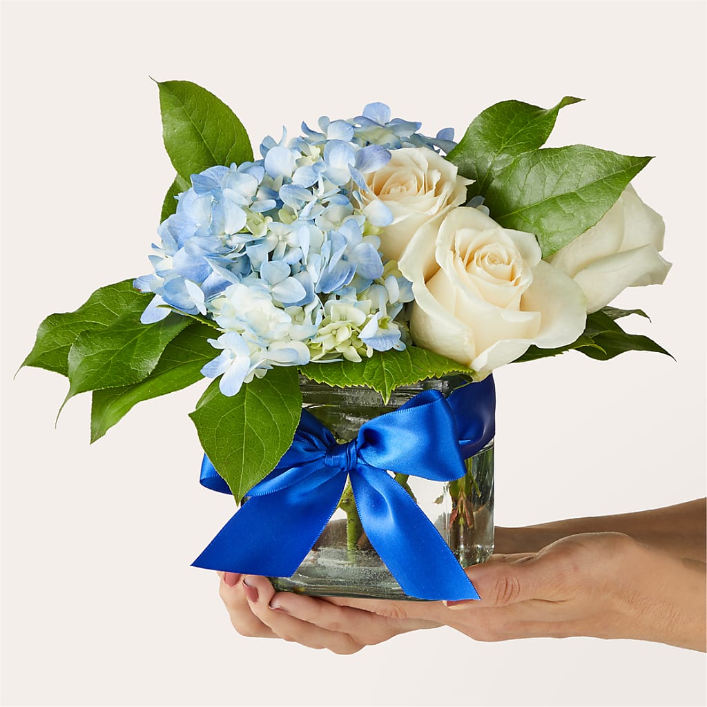Sky Blue Delight Bouquet – ROY'S FLORIST, Winnipeg MB