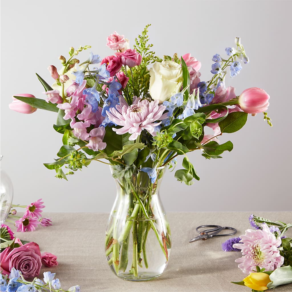 Pastel Tradition - A Florist Original – ROY'S FLORIST, Winnipeg MB