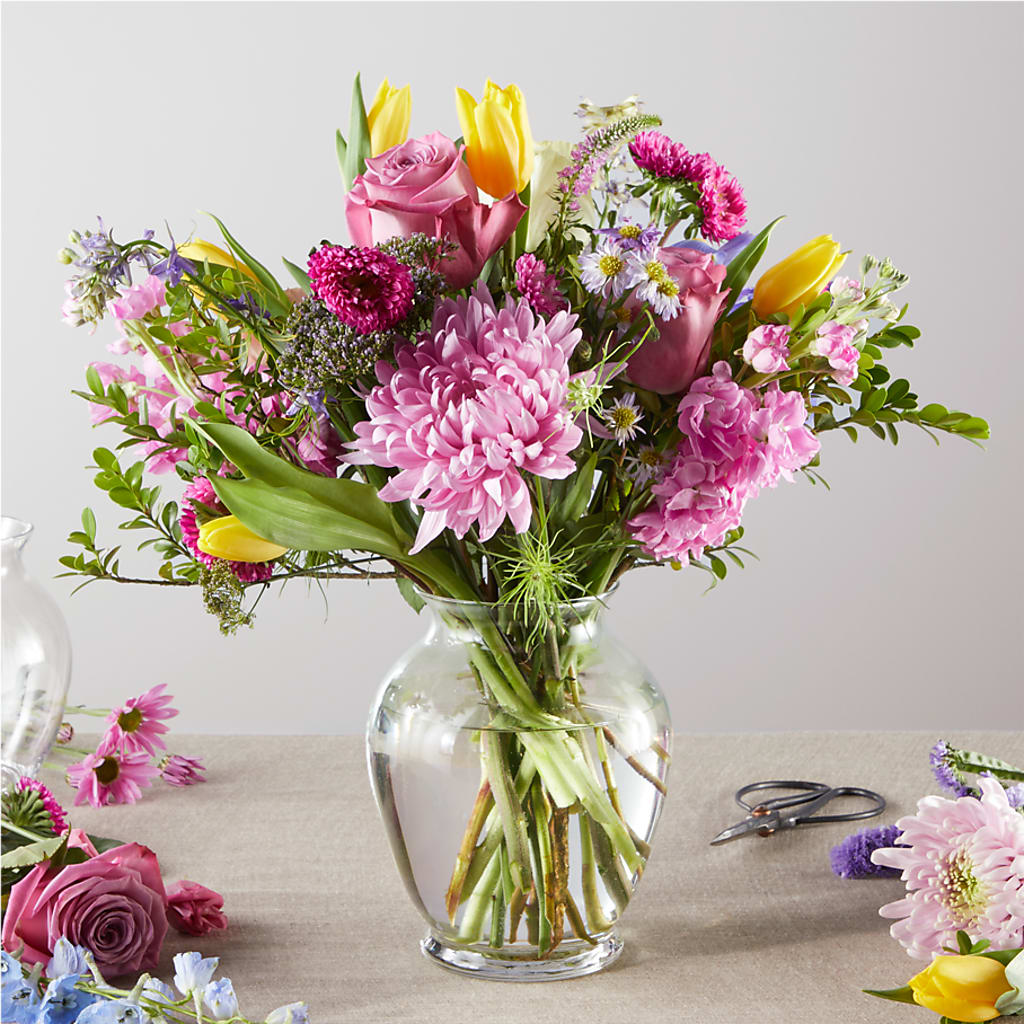 Pastel Tradition - A Florist Original – ROY'S FLORIST, Winnipeg MB