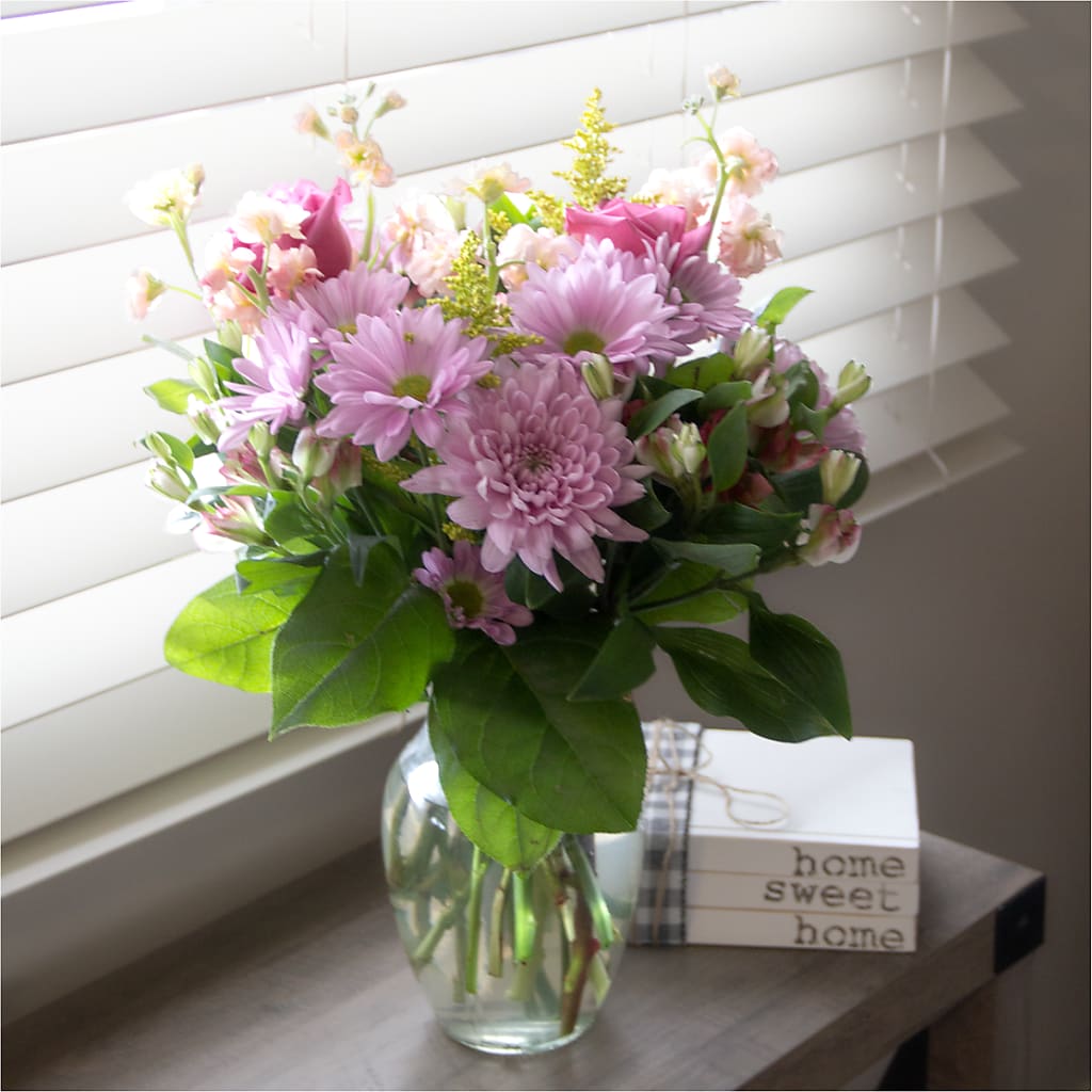Pastel Tradition - A Florist Original – ROY'S FLORIST, Winnipeg MB