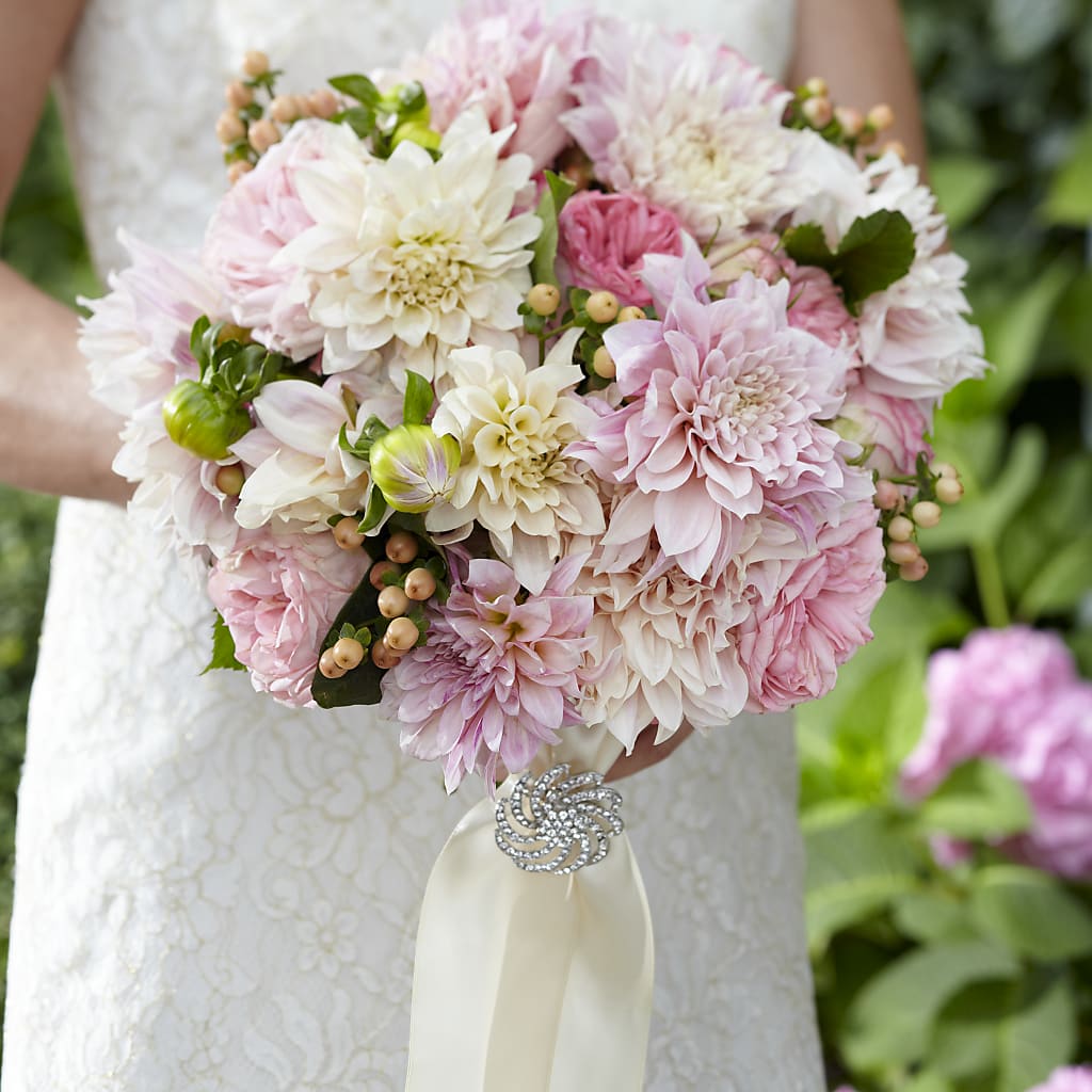 Heart's Promise Bouquet – ROY'S FLORIST, Winnipeg MB