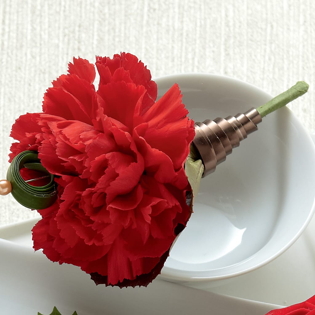 Red Carnation Boutonniere – ROY'S FLORIST, Winnipeg MB