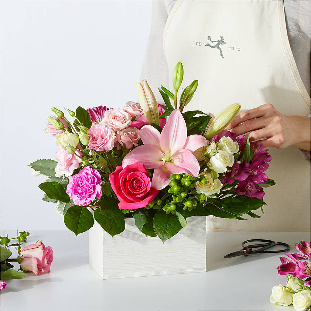 Sweetberry Box – A Florist Original – ROY'S FLORIST, Winnipeg MB