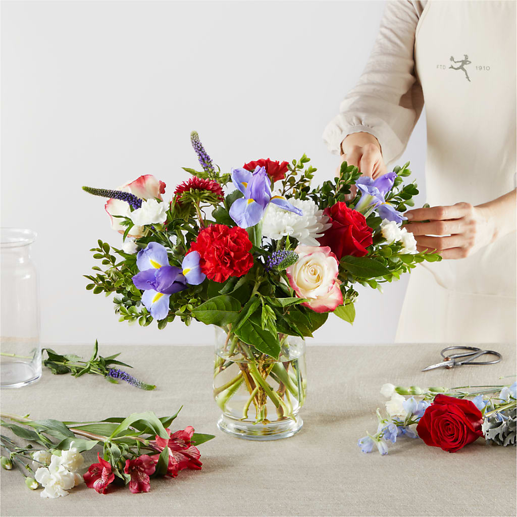 Star Spangled - A Florist Original – ROY'S FLORIST, Winnipeg MB