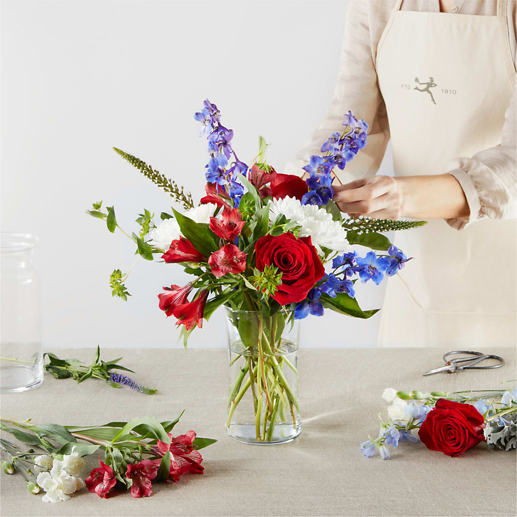 Star Spangled - A Florist Original – ROY'S FLORIST, Winnipeg MB