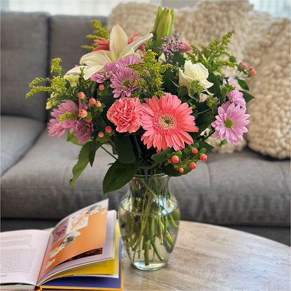 Pastel Tradition - A Florist Original – ROY'S FLORIST, Winnipeg MB