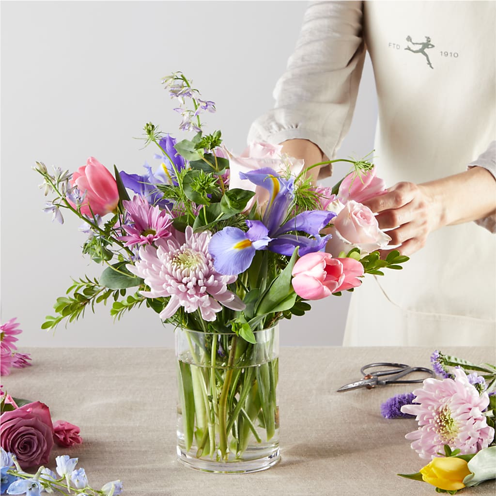 Pastel Tradition - A Florist Original – ROY'S FLORIST, Winnipeg MB