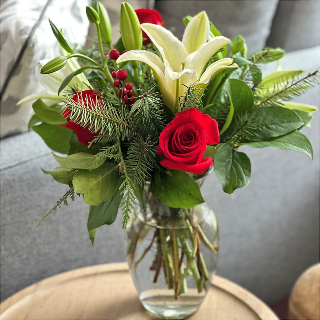 Sparkling Snowflakes Bouquet – ROY'S FLORIST, Winnipeg MB