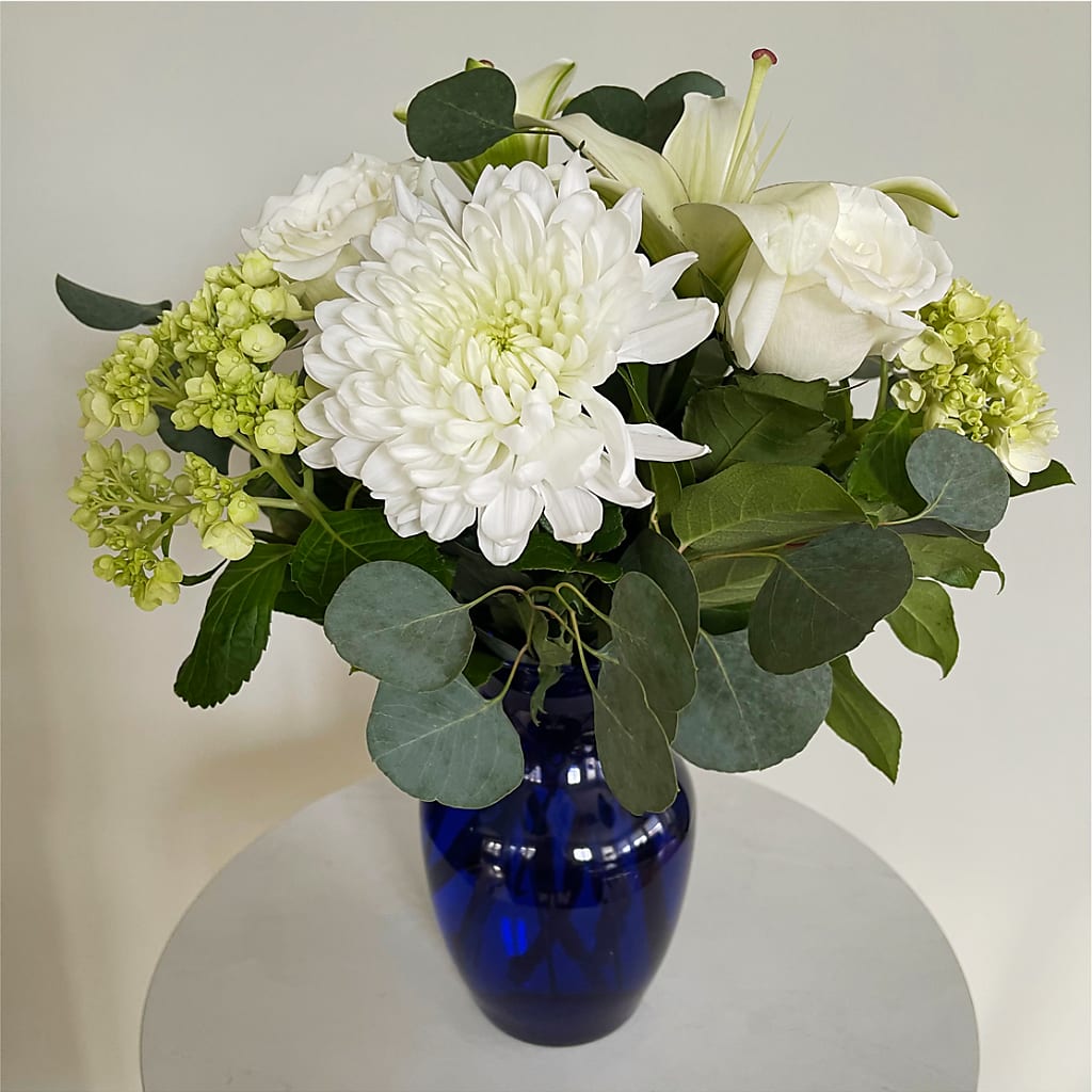 Snowy Dreams Bouquet – ROY'S FLORIST, Winnipeg MB
