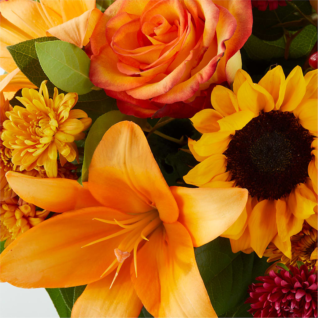 Grateful Centerpiece – ROY'S FLORIST, Winnipeg MB