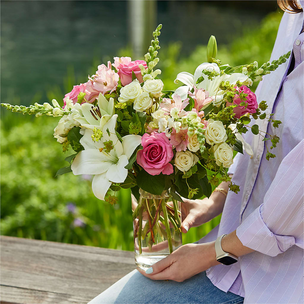 Fondly Bouquet – ROY'S FLORIST, Winnipeg MB