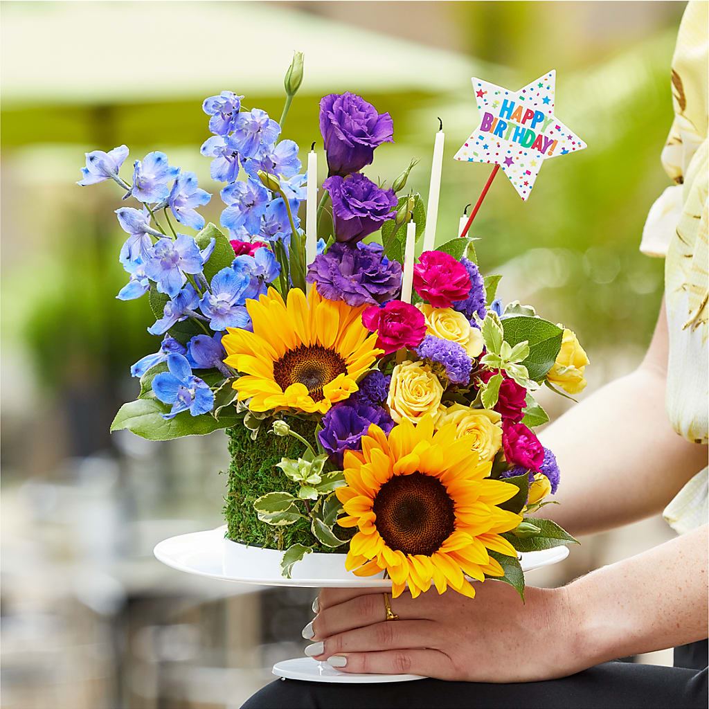 Star of the Day Floral Cake – ROY'S FLORIST, Winnipeg MB